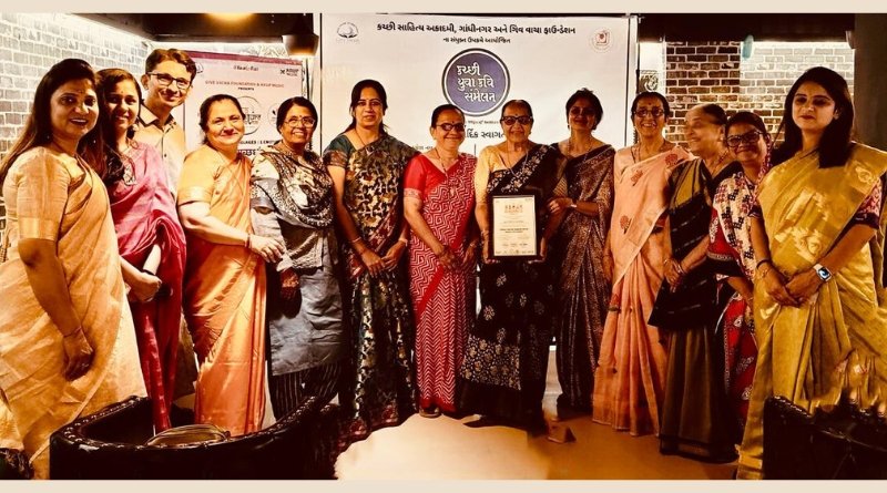 Women's Parv Puraskar Give Vacha Awards Dr. Krupesh Thacker Give Vacha Foundation